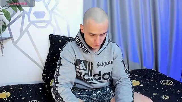 Snapshot of Aron-santoro chatting on January 20, 2025, 3:15 am Aron-santoro online show from January 20, 2025, 3:15 am