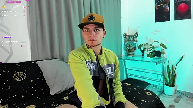 Snapshot of Aron-santoro chatting on December 6, 2024, 5:58 am Aron-santoro online show from December 6, 2024, 5:58 am