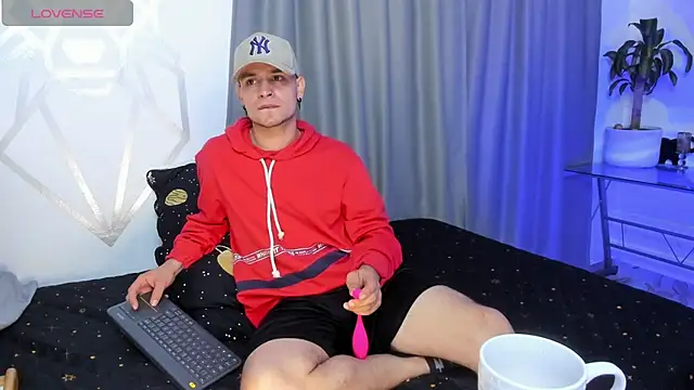 Snapshot of Aron-santoro chatting on February 13, 2025, 4:00 am Aron-santoro online show from February 13, 2025, 4:00 am