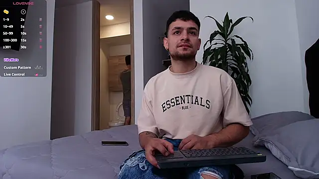 Aron-santoro online show from March 19, 2026, 4:29 pm