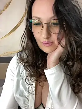 Snapshot of Katie-n chatting on June 3, 2026, 4:33 pm Katie-n online show from June 3, 2026, 4:33 pm