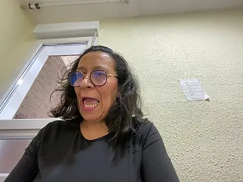 Snapshot of sweeviolet chatting on February 7, 2025, 1:43 pm sweeviolet online show from February 7, 2025, 1:43 pm