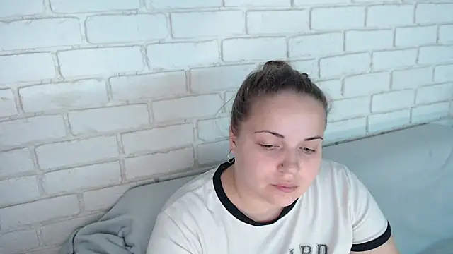 Crazyy girl  online show from November 2, 2025, 3:28 pm