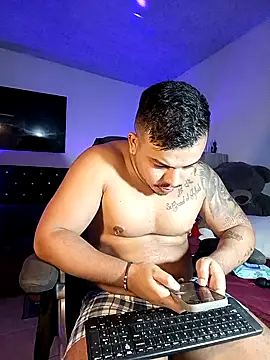 Snapshot of Naughty_Charly chatting on November 28, 2025, 1:28 am Naughty Charly online show from November 28, 2025, 1:28 am