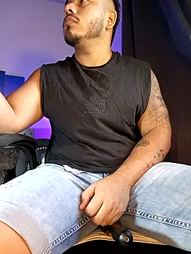 Snapshot of Naughty_Charly chatting on September 23, 2025, 12:12 pm Naughty Charly online show from September 23, 2025, 12:12 pm