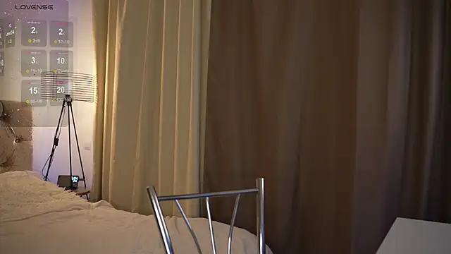 Snapshot of LindaWarners chatting on October 10, 2025, 3:51 am LindaWarners online show from October 10, 2025, 3:51 am