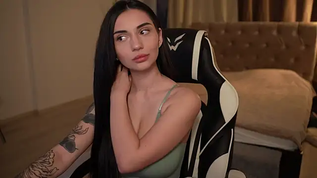 Snapshot of LindaWarners chatting on March 21, 2025, 7:46 pm LindaWarners online show from March 21, 2025, 7:46 pm