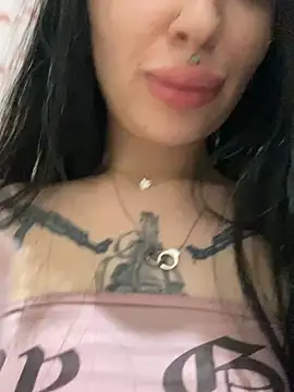 Snapshot of Molly__Moon chatting on February 20, 2025, 12:57 pm Molly Moon online show from February 20, 2025, 12:57 pm
