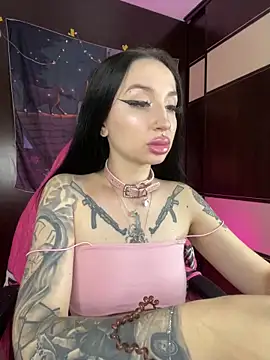 Snapshot of Molly__Moon chatting on October 2, 2025, 2:48 am Molly Moon online show from October 2, 2025, 2:48 am
