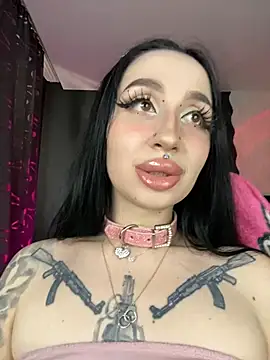 Snapshot of Molly__Moon chatting on February 20, 2025, 5:55 am Molly Moon online show from February 20, 2025, 5:55 am