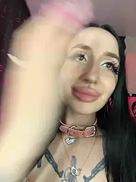 Snapshot of Molly__Moon chatting on February 27, 2025, 8:56 am Molly Moon online show from February 27, 2025, 8:56 am
