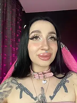 Snapshot of Molly__Moon chatting on February 14, 2025, 6:02 am Molly Moon online show from February 14, 2025, 6:02 am