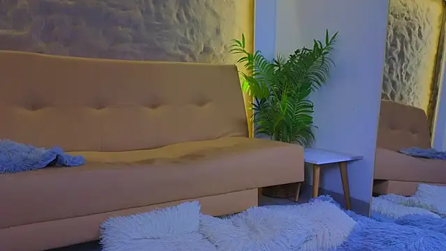 Isa  Blanc online show from September 13, 2025, 3:17 am