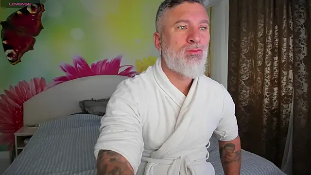 Snapshot of BlowMyXXL chatting on December 18, 2025, 6:51 am BlowMyXXL online show from December 18, 2025, 6:51 am