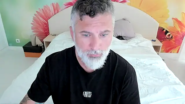 Snapshot of BlowMyXXL chatting on November 16, 2025, 11:37 am BlowMyXXL online show from November 16, 2025, 11:37 am