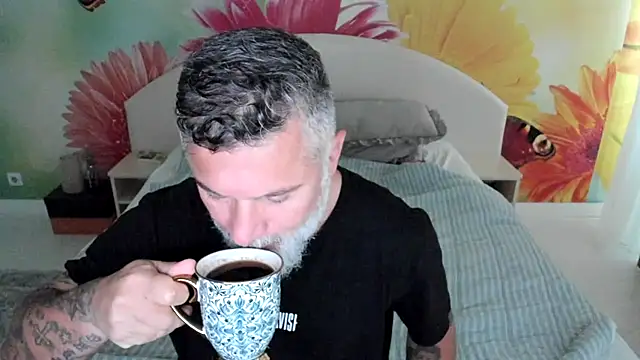 Snapshot of BlowMyXXL chatting on November 30, 2025, 6:47 am BlowMyXXL online show from November 30, 2025, 6:47 am