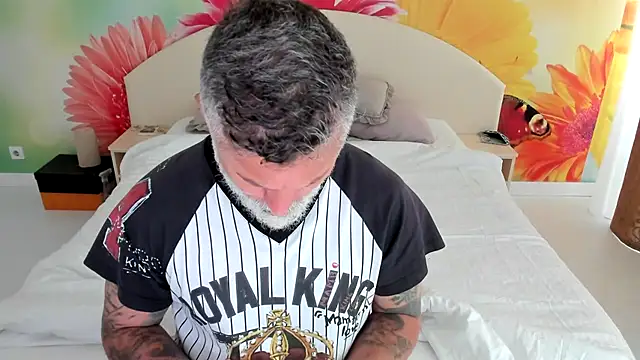 Snapshot of BlowMyXXL chatting on November 12, 2025, 9:24 am BlowMyXXL online show from November 12, 2025, 9:24 am