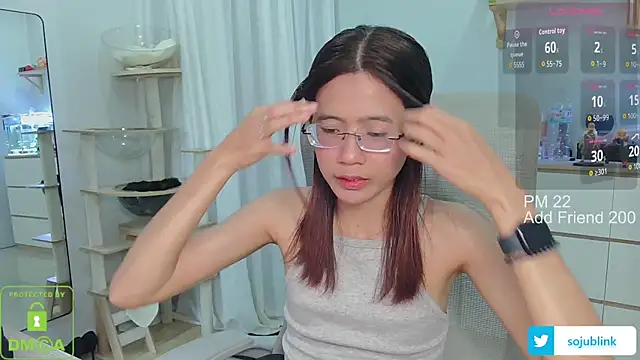 littlemiilk online show from November 12, 2025, 7:45 am