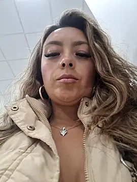 lauramcdowell1 online show from March 7, 2025, 6:22 pm