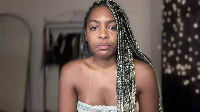 marisilva br online show from October 30, 2025, 2:32 am