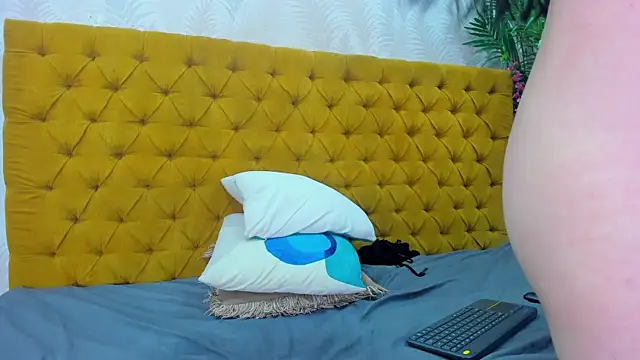 Ammy Connor1 online show from November 19, 2025, 8:03 am