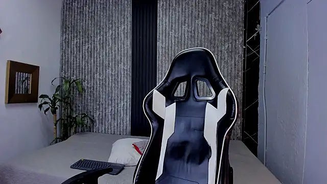 Mike 0233  online show from October 3, 2025, 5:42 am