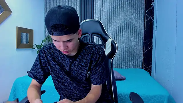 Mike 0233  online show from October 31, 2025, 4:20 am