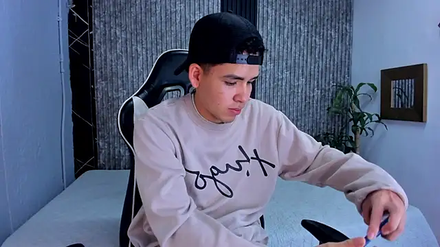 Mike 0233  online show from September 20, 2025, 3:55 am