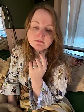 Snapshot of GingerSnap33 chatting on February 8, 2026, 7:11 pm GingerSnap33 online show from February 8, 2026, 7:11 pm