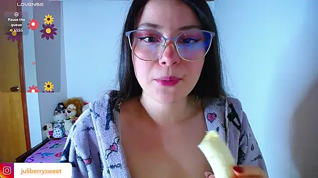 juli05star20 online show from October 24, 2025, 2:21 am