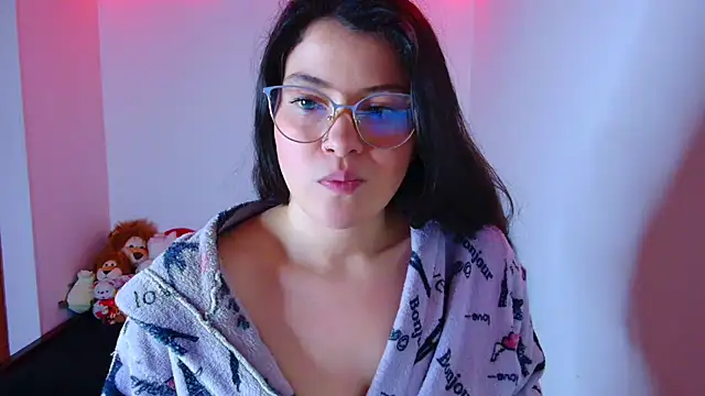 juli05star20 online show from November 5, 2025, 4:32 pm