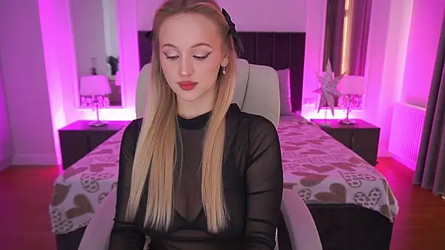 LylaYeess online show from April 8, 2026, 6:26 am