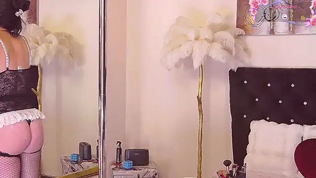 Estheraa online show from November 29, 2025, 5:18 am