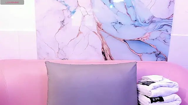 taylor cupper online show from November 22, 2025, 2:43 am