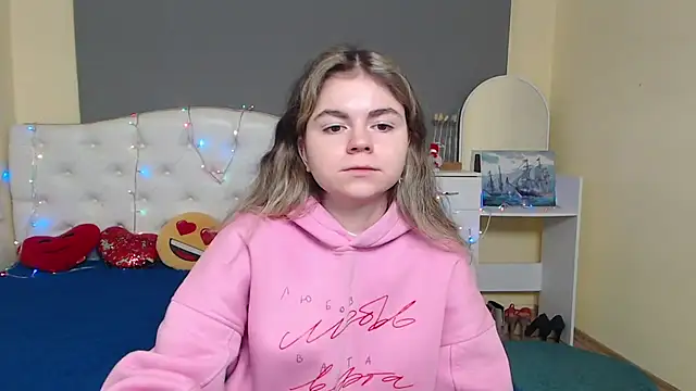 TinaRedly online show from December 4, 2025, 6:40 pm