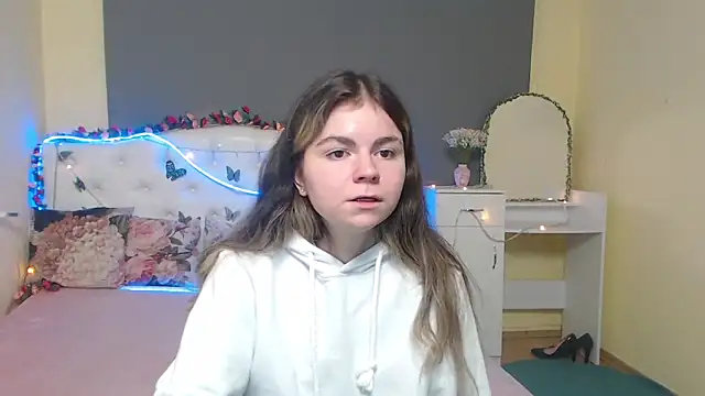 Snapshot of TinaRedly chatting on May 1, 2026, 6:02 pm TinaRedly online show from May 1, 2026, 6:02 pm