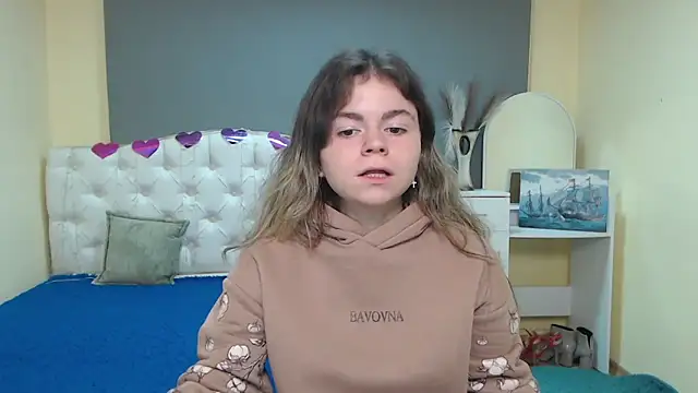 Snapshot of TinaRedly chatting on October 15, 2025, 6:33 am TinaRedly online show from October 15, 2025, 6:33 am