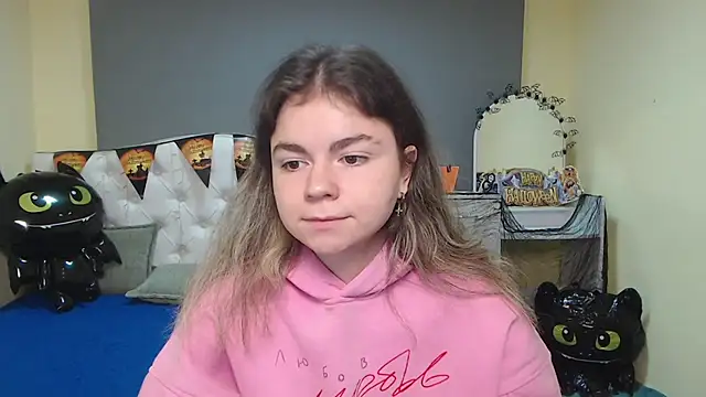 Snapshot of TinaRedly chatting on November 4, 2025, 6:50 am TinaRedly online show from November 4, 2025, 6:50 am