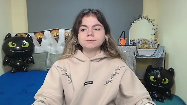 Snapshot of TinaRedly chatting on October 23, 2025, 6:01 am TinaRedly online show from October 23, 2025, 6:01 am