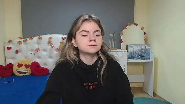 Snapshot of TinaRedly chatting on November 12, 2025, 7:01 am TinaRedly online show from November 12, 2025, 7:01 am