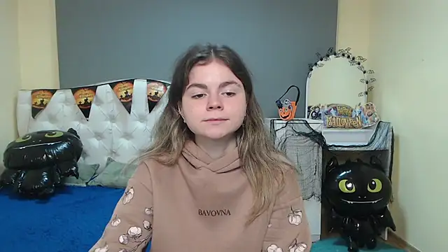 Snapshot of TinaRedly chatting on October 19, 2025, 5:37 pm TinaRedly online show from October 19, 2025, 5:37 pm