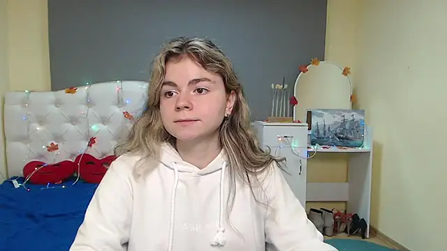 Snapshot of TinaRedly chatting on November 23, 2025, 6:29 pm TinaRedly online show from November 23, 2025, 6:29 pm