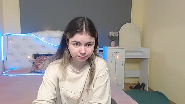 Snapshot of TinaRedly chatting on May 8, 2026, 5:33 am TinaRedly online show from May 8, 2026, 5:33 am