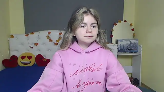 Snapshot of TinaRedly chatting on November 14, 2025, 6:50 am TinaRedly online show from November 14, 2025, 6:50 am