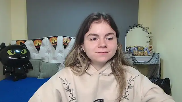 Snapshot of TinaRedly chatting on November 2, 2025, 6:46 pm TinaRedly online show from November 2, 2025, 6:46 pm