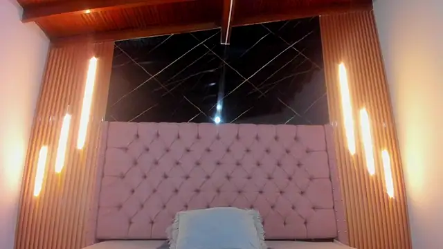 AinaPink online show from May 14, 2026, 11:18 am