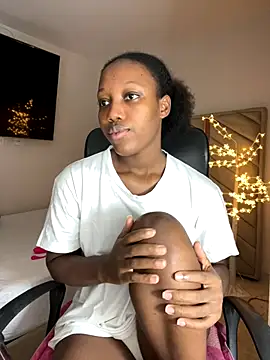 kellya  online show from October 24, 2025, 11:59 pm