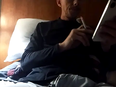 elmerfuddin87 online show from October 7, 2025, 9:38 pm