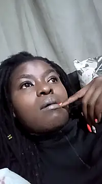 Snapshot of lauraporsi chatting on February 19, 2025, 6:33 am lauraporsi online show from February 19, 2025, 6:33 am