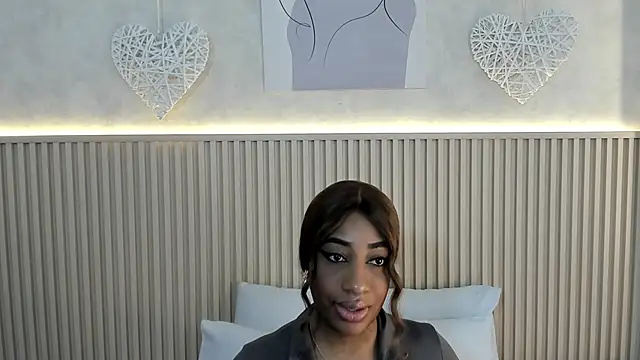 charlottebrowns  online show from November 29, 2025, 1:00 pm